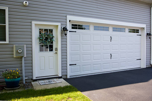 24/7 Emergency Garage Door Panel Replacement experts in Mooreville, MS